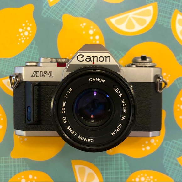 Canon AV-1 - Picture 2 of 11